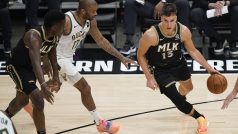 Bogdan Bogdanović v zápase proti Milwaukee Bucks