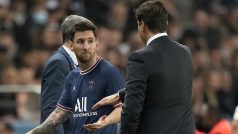 Lionel Messi nechce podat ruku trenérovi Mauriciu Pochettinovi