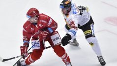 Ondřej Šedivý z Třince a Martin Jandus ze Sparty