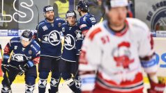 Radost hráčů Plzně. Ludwig Blomstrand (číslo 96) a Gustaf Thorell (číslo 12)