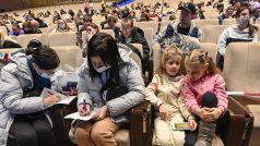 Ukrajinští uprchlíci se registrují v pražském Kongresovém centru