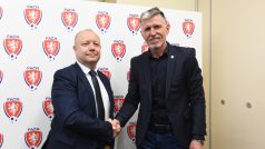 Předseda FAČR Petr Fousek s trenérem reprezentace Jaroslavem Šilhavým