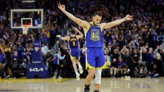 Stephen Curry se raduje