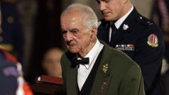 První náčelník Generálního štábu Armády České republiky Karel Pezl během ceremoniálu udílení státních vyznamenání 28. října 2018