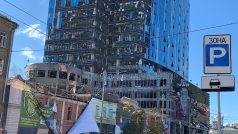 Vybombardované budovy po pondělním ruském útoku na Kyjev