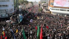 Během smutečního shromáždění za generála Kásema Solejmáního, který se uskutečnil v jeho rodném Kermánu, byly ušlapány desítky lidí.