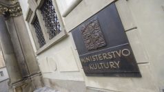 Úředník ministerstva kultury odmítl poskytnout informaci na základě argumentu o vyvíjení nátlaku, jak se ukázalo, nemohl to udělat