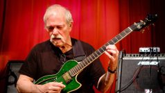 Jazzový kytarista John Abercrombie