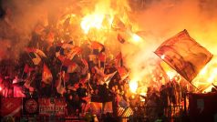 Fanoušci Crvene Zvezdy během přátelského zápasu s ruským Spartakem Moskva v březnu 2017