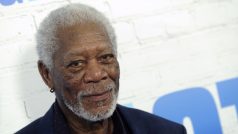 Americký herec Morgan Freeman v březnu na premiéře filmu Loupež ve velkém stylu