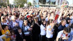 Jeden z četných pouličních protestů pod heslem &quot;Spravedlnost pro Davida&quot;, 21. dubna v centru Banja Luky. Demonstrace se zúčastnilo několik tisíc lidí z měst po celé zemi: přijeli ze Sarajeva, Tuzly, Zenice, Prijedoru, Modrice a mnoha dalších.