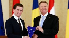 Rakouský kancléř Sebastian Kurz na konci prosince 2018 symbolicky předal štafetu evropského předsednictví rumunskému prezidentovi Klausi Iohannisovi