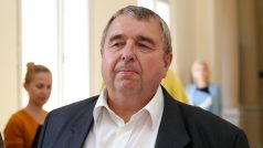 Bývalý tajemník SPD Jaroslav Staník u soudu v červenci 2019