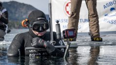 Christian Redl při pokusu o rekord v jezeře Weissensee
