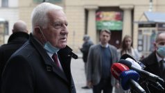 Exprezident Václav Klaus před Obecním domem 28. října 2020