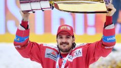 Matěj Stránský s trofejí pro extraligové šampiony