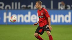 Fotbalista Michal Kadlec v dresu Leverkusenu z roku 2012 (archivní foto)