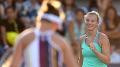Kateřina Siniaková míří za deblovou parťačkou Barborou Krejčíkovou oslavit postup do čtvrtfinále US Open