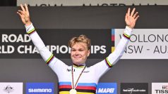 Vítěz a mistr světa Tobias Foss, druhý Švýcar Stefan Küng, třetí Belgičan Remco Evenepoel