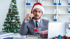 Hackeři se o Vánocích nejčastěji vydávají za e-shopy, lákají tak z lidí peníze a platební údaje