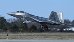 Americké stíhačky F-22 Raptor, které v posledních dvou týdnech sestřelily čínský údajně špionážní balón a další neurčitý předmět nad americkým územím (ilustrační foto)