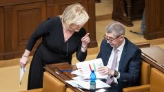 Alena Schillerová a Andrej Babiš na jednání Poslanecké sněmovny