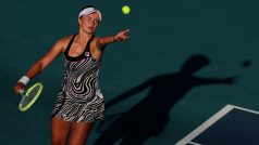 Barbora Krejčíková v zápase 3.kola turnaje v Miami proti Madison Keysové