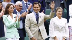 Roger Federer si úterní program zápasů na Wimbledonu užíval z královského boxu