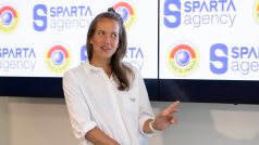 Barbora Strýcová na tiskové konferenci v Praze po zisku titulu ve Wimbledonu