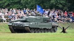 Hlavním tahákem byl nově zaváděný tank do výzbroje české armády Leopard 2A4