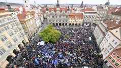 Odboráři zaplnili pražské Malostranské náměstí