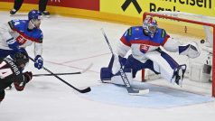 Hokejisté Kanady porazili ve čtvrtfinále mistrovství světa Slovensko 6:3. Obhájci zlata vedli brzy 2:0, v Praze na MS vyhráli již 21. duel v řadě
