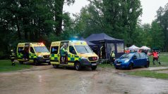 Záchranáři po zásahu bleskem ve Vratislavicích hospitalizovali 22 lidí