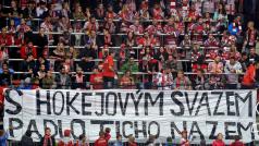 Fanoušci v Česku proti novým pravidlům protestují transparenty, pokřiky i otevřeným dopisem