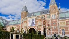 Zážitek umocní hudební doprovod. Předměty na výstavu zapůjčili potomci původních majitelů i mnohá muzea a galerie z celého světa, uvádí Rijksmuseum v tiskové zprávě.