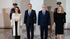 Katalin Nováková, Andrzej Duda, Zuzana Čaputová a Petr Pavel při společném focení u příležitosti setkání prezidentů V4