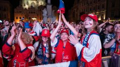 Fanoušci na Staroměstském náměstí v Praze fandili hokejistům v souboji o zlato