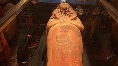 Prázdný sarkofág starý 2900 let, který chránil tělo slavného egyptského panovníka