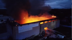 požár haly v Zápech u Prahy