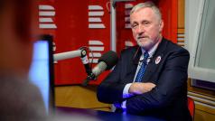 Mirek Topolánek v studiu Radiožurnálu