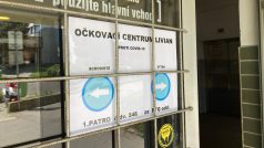 Vstup do očkovacího centra společnosti Livian v Pardubicích