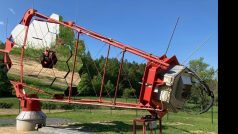 Uvnitř jsou duté, na jedné straně je zrcadlo, které je složené z menších šestiúhelných malých zrcadel, ve špičce na druhé straně je pak kamera