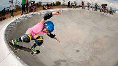 Třináctiletá Američanka Brighton Zeunerová je nejmladší skateboardovou vítězkou v historii populárních X Games.