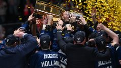 Hokejisté Brna vyhráli rozhodující sedmý zápas finálové série na ledě Pardubic 3:0 a po sedmi letech se vrátili na extraligový trůn