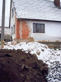Následky srpnové povodně jsou patrné téměř na každém kroku