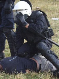 Policejní zásah na CzechTeku 2005