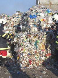 Dobrovolní hasiči z Libčevsi na skládce nelegálního odpadu