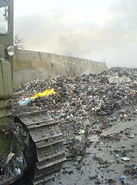 Likvidace požáru odpadu v Libčevsi