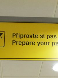 upozornění pro cestující na pražském letišti