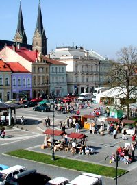 Se svými dvěma hektary je to vysokomýtské největším čtvercovým náměstím v České republice